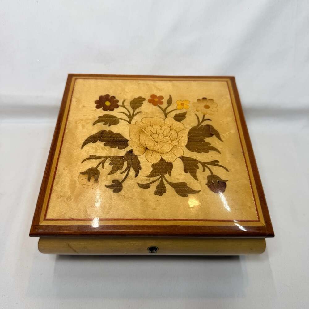 Vintage Sorrento Italian Inlaid Wood Floral Jewelry Trinket Box